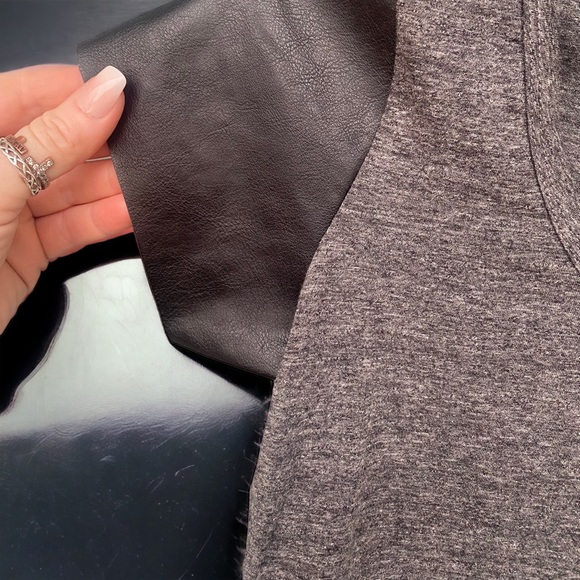 Beyond Black And White Faux Leather Short Sleeve Cashmere Top Size Extra Small - Picture 3 of 5